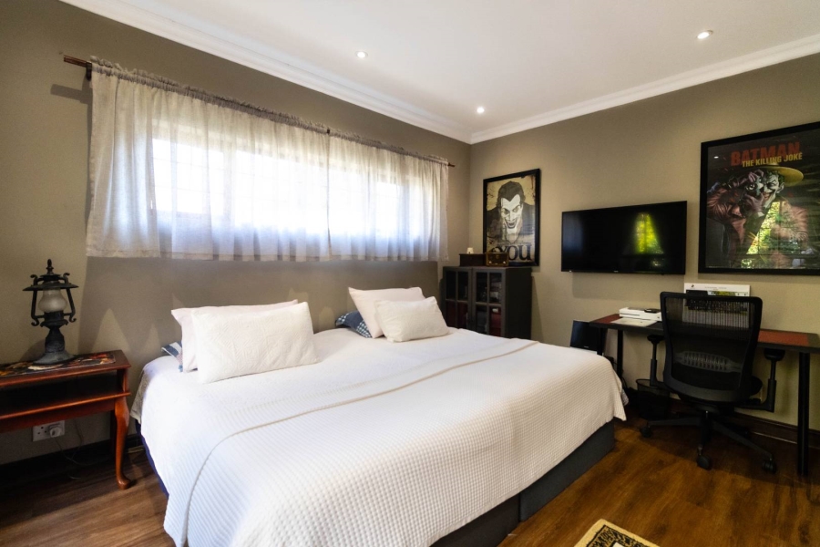 6 Bedroom Property for Sale in Sandbaai Western Cape